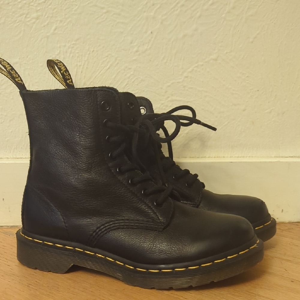 Doc Dr. Martens Pascal 1460 Black Leather Ankle Boots Women's 7